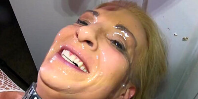 Dildo Mega Bukkake – 3 Squirting Dildos & Fucking Machine