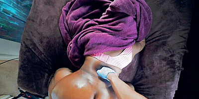 GIANT ASS Under My Covers (4K)