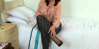 Scottish milf Toni Lace looking gorgeous in leggings