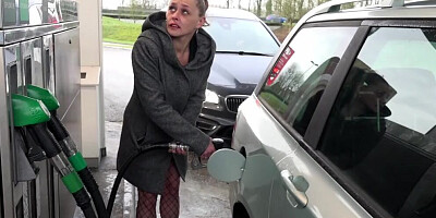 Naughty MILF gets her fuck hole stretched with stranger's phallus