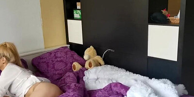 Mommy Rides a Big Dildo, Cums on Camera