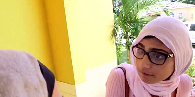 Lovely MILFs in Hijabs are having a threeway with a lucky guy