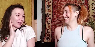 Ersties - Zora und Innana squirting während Lesbensex