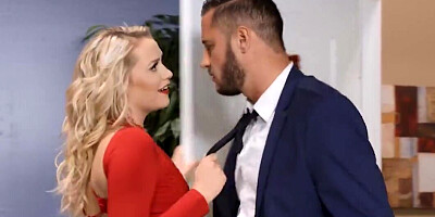 Blonde bombshell Mia Malkova eaten out and facefucked