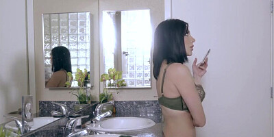 MILF Jaclyn Taylor gets on all fours and lets stepson fuck her