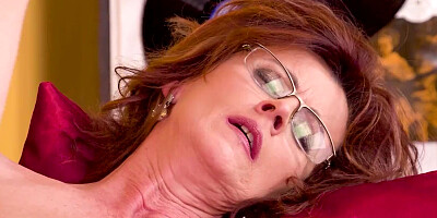 Horny Mature Irena Fingering Herself On The Couch