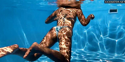 Underwater Show featuring Sofi Otis's solo female sex