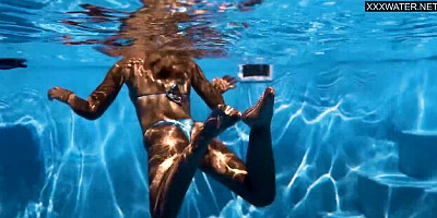 Underwater Show featuring Sofi Otis's solo female sex