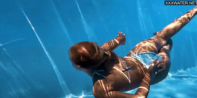 Underwater Show featuring Sofi Otis's solo female sex