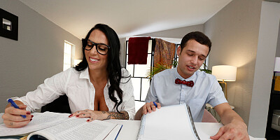 Smoking hot babe is getting fucked by a lucky fellow