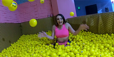 Thickumz - Big Booty Model Teen Shows off her Curves