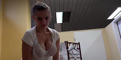 A lovely masseuse gives a up her pussy for extra cash