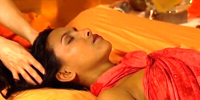 Naked masseuse is massaging Latina girl rubbing her body with oil
