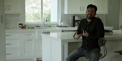 Tommy Pistol pulls Scarlit Scandal by the hair while brutally fucking her