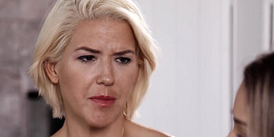 Kit Mercer & Gizelle Blanco are licking wet pussies on the couch