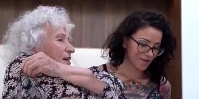 Chubby grandma and fit inked girl are sharing a cock in 3some