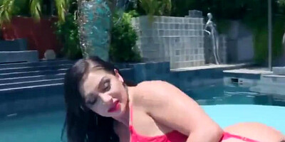 Cougar Lea Lexis swallows every drop of jizz after being fucked