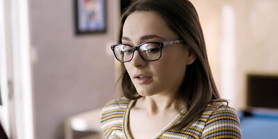 Nerdy teen got a chance to blow a hot jock she didn't want to miss