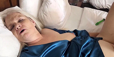 Lunch Time For Sexy Mature MommaVee And Step Cousin Jerry! Big Cock, Big Dick, Big Tits!