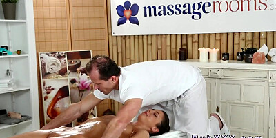 Foxy Di Fucked Hard after Oil Massage