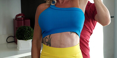 Wife And Milf Bella Lexi Fucks Her Personal Trainer - Bella blonde