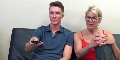 Mature MILF Seduces and Fucks her 18yo Stepson with Bick coc