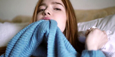 Adorable red-haired babe sticks dildo into trimmed cunt