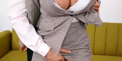 Brazzers - Big tit Milf Alexis Fawx is the Sexpert as she disciplines Keiran Lee