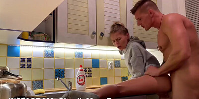 Fucking in the kitchen and creampie