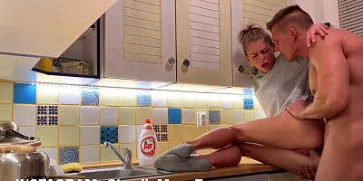 Fucking in the kitchen and creampie