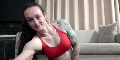 Fit Babe in Yoga Pants Stretches and Chats on Stream