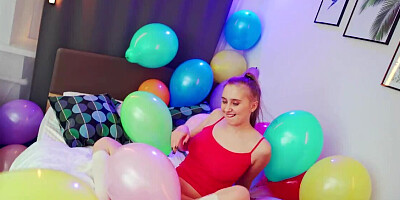 Petite babe is flexible and ready to get herself off