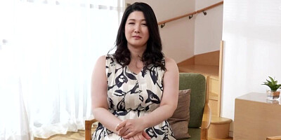 Thick Japanese MILF Cheats With Young Boy
