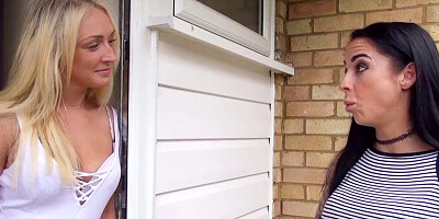 FIT STEPSISTER AMBER DEEN WAKES UP STEPBROTHER WITH A BULGE TO FUCK HER