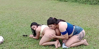 Colombian lesbians licking their pussies in a private farm - Porn in Spanish