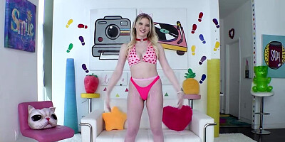 Juicy Melody Marks gets her cherry spread and hardcore fucked