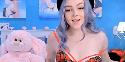 Solo webcam babe is playing with a couple of her favorite dildos