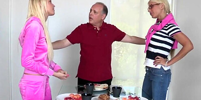 Threeway, stepmom rims cockriding stepdaughter