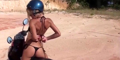 Amateur Vacation Fuck On A Motorbike