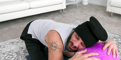 Enticing skinny gets the rear bonked by her new fitness trainer