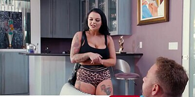 Naughty America - Payton Preslee gets tits oiled up