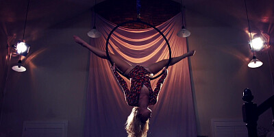 Arya Fae wraps her cunt around hard prick in this raw video