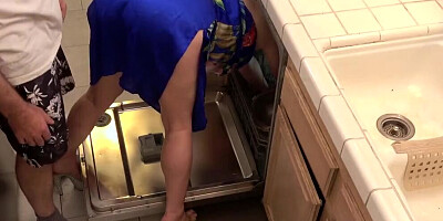 stepmom is stuck in the dishwasher