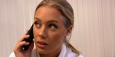 Full-bosomed MILF Nicole Aniston is teasing with her big boobs