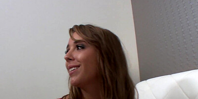 Sexy Girlfriends Play Spin The Bottle To Kiss The Pussy