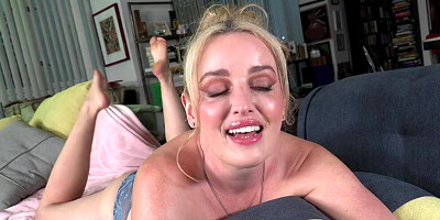 Beautiful blonde model Charlie Forde uses her mouth as if it were her cunt!