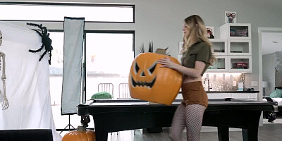 Put My Dick To The Skeleton And Trick My Stepsis - Mia Kay