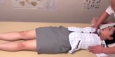Japanese woman got a massage treatment that quickly evolved into pussy rubbing