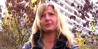 Bootylicious cougar loves man's hands on her ass during copulation