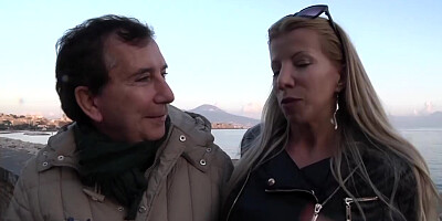 Lara, mature sexy aux gros seins enculée par un jeune